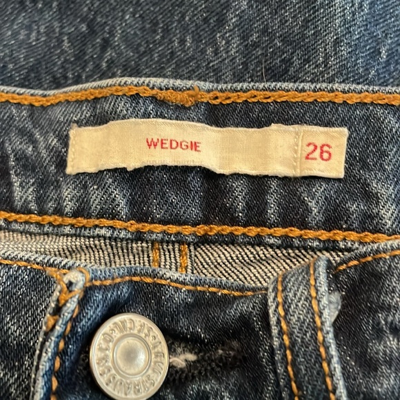 Levi's Women's Wedgie Icon Fit Jeans - Picture 8 of 11